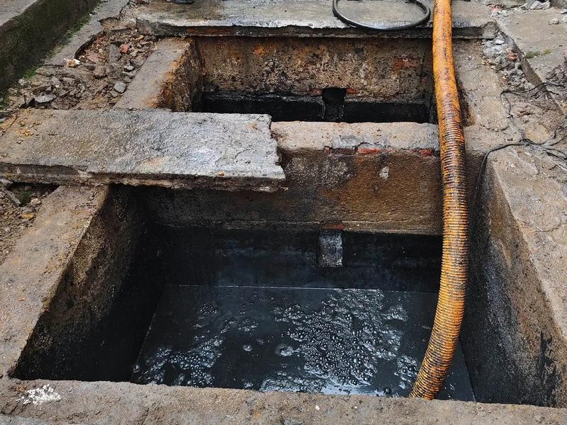 小市清理化粪池